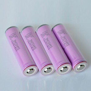 4X 3.7V 2600mAh Lithium Rechargeable Protected 18650 Battery 
